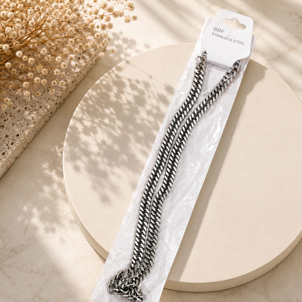 Buy premium men's silver Cuban link chain necklace in Doha, Qatar. Waterproof stainless steel curb chain with fade-resistant finish and fast delivery across Qatar.